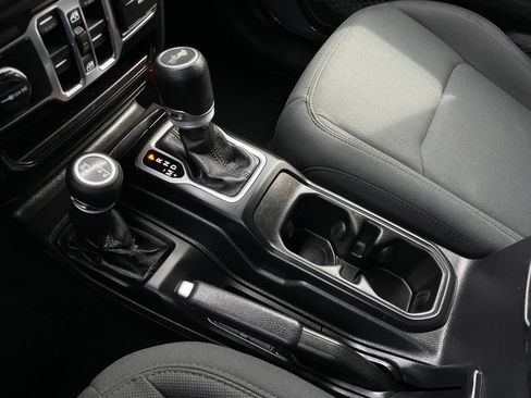 Used 2021 Jeep Wrangler Unlimited Sport AWD/4WD image 19