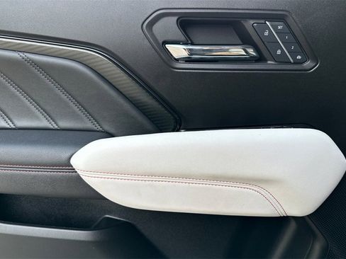 Used 2024 GMC Canyon AT4X image 12