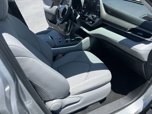 Used 2023 Toyota Highlander L AWD/4WD image 34