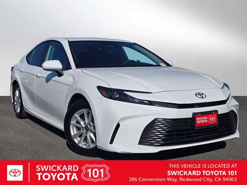 Used 2025 Toyota Camry LE image 1