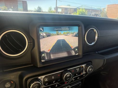 Used 2020 Jeep Gladiator Overland AWD/4WD image 21