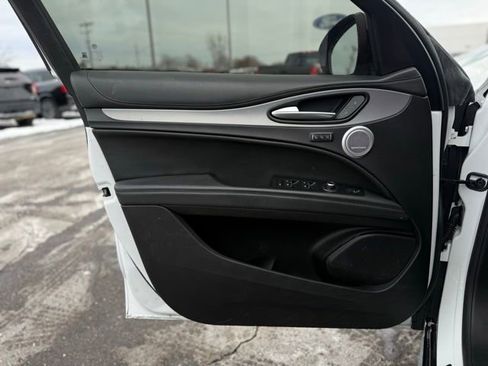 Used 2024 Alfa Romeo Stelvio Veloce image 13