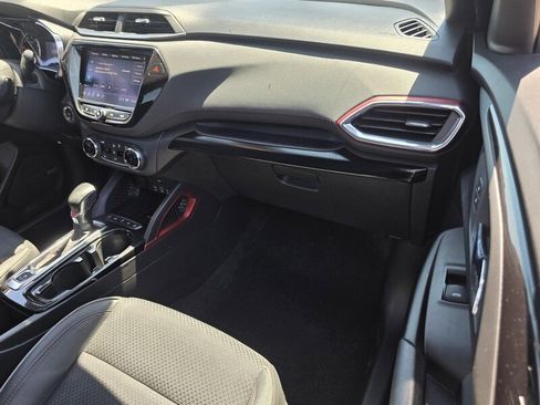 Used 2021 Chevrolet TrailBlazer RS w/ Technology Package FWD image 17