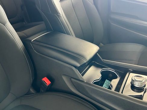 Used 2025 Jeep Grand Cherokee L Laredo image 36