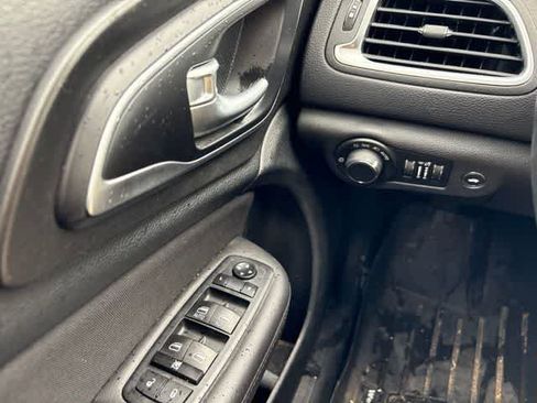 Used 2015 Chrysler 200 Limited w/ Convenience Group FWD image 21