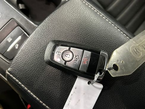 Used 2019 Ford Fusion SE image 21