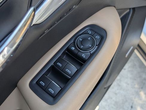 Used 2023 Cadillac XT6 Premium Luxury w/ Platinum Package FWD image 11
