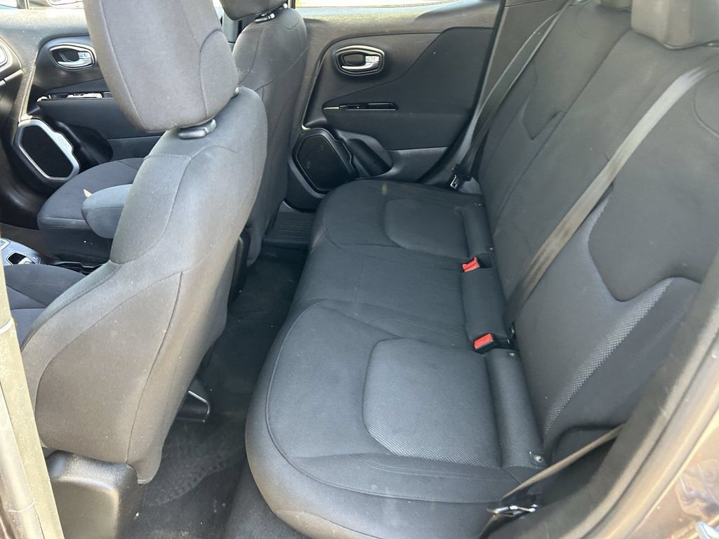 Used 2019 Jeep Renegade Sport w/ Sport Appearance Group AWD/4WD image 17