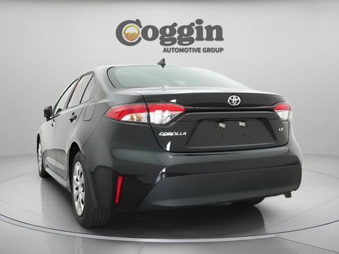 Used 2025 Toyota Corolla LE image 11
