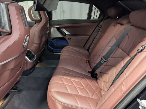 Used 2023 BMW 740i RWD image 9