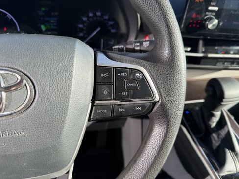 Used 2021 Toyota Sienna LE image 18