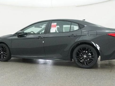 New 2026 Toyota Camry Hybrid FWD image 38