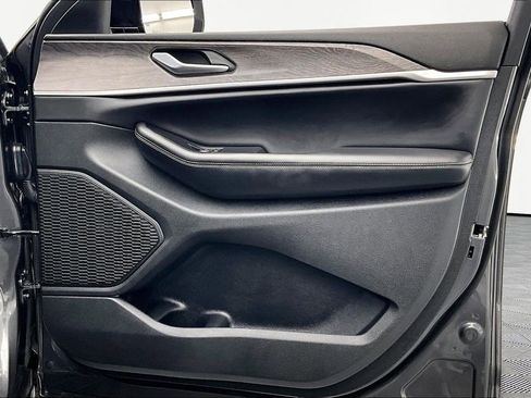 Used 2024 Jeep Grand Cherokee L Limited w/ Luxury Tech Group II image 24