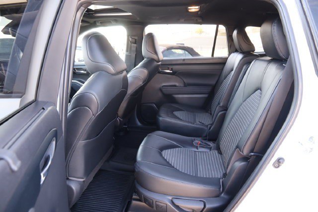 Used 2023 Toyota Highlander XSE AWD/4WD image 11