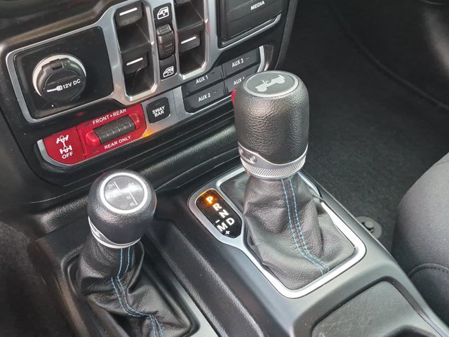 Used 2023 Jeep Wrangler Unlimited Rubicon 4xe AWD/4WD image 10