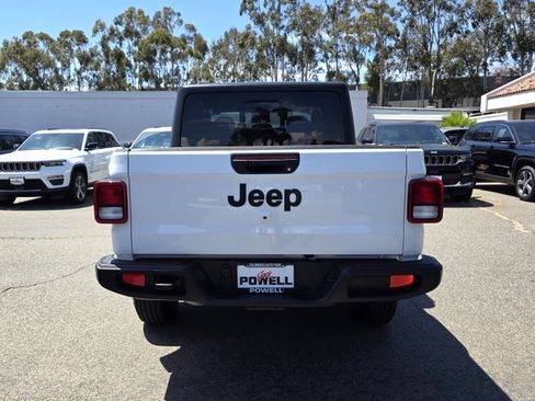 New 2025 Jeep Gladiator Sport image 4