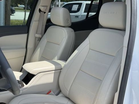 Used 2023 GMC Acadia Denali w/ Denali Ultimate Package FWD image 15
