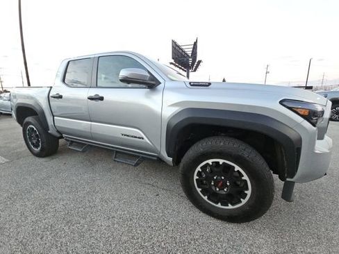 Used 2025 Toyota Tacoma TRD Off-Road image 30