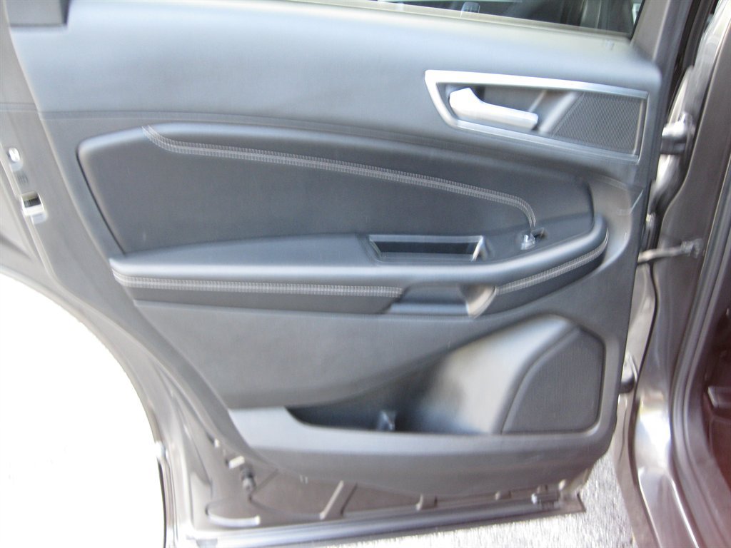 Used 2016 Ford Edge Titanium w/ Equipment Group 302A AWD/4WD image 26