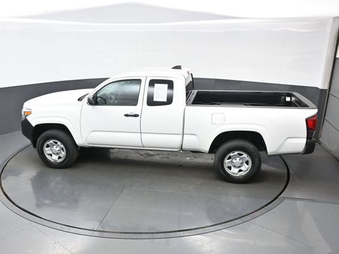 Used 2022 Toyota Tacoma SR AWD/4WD image 36