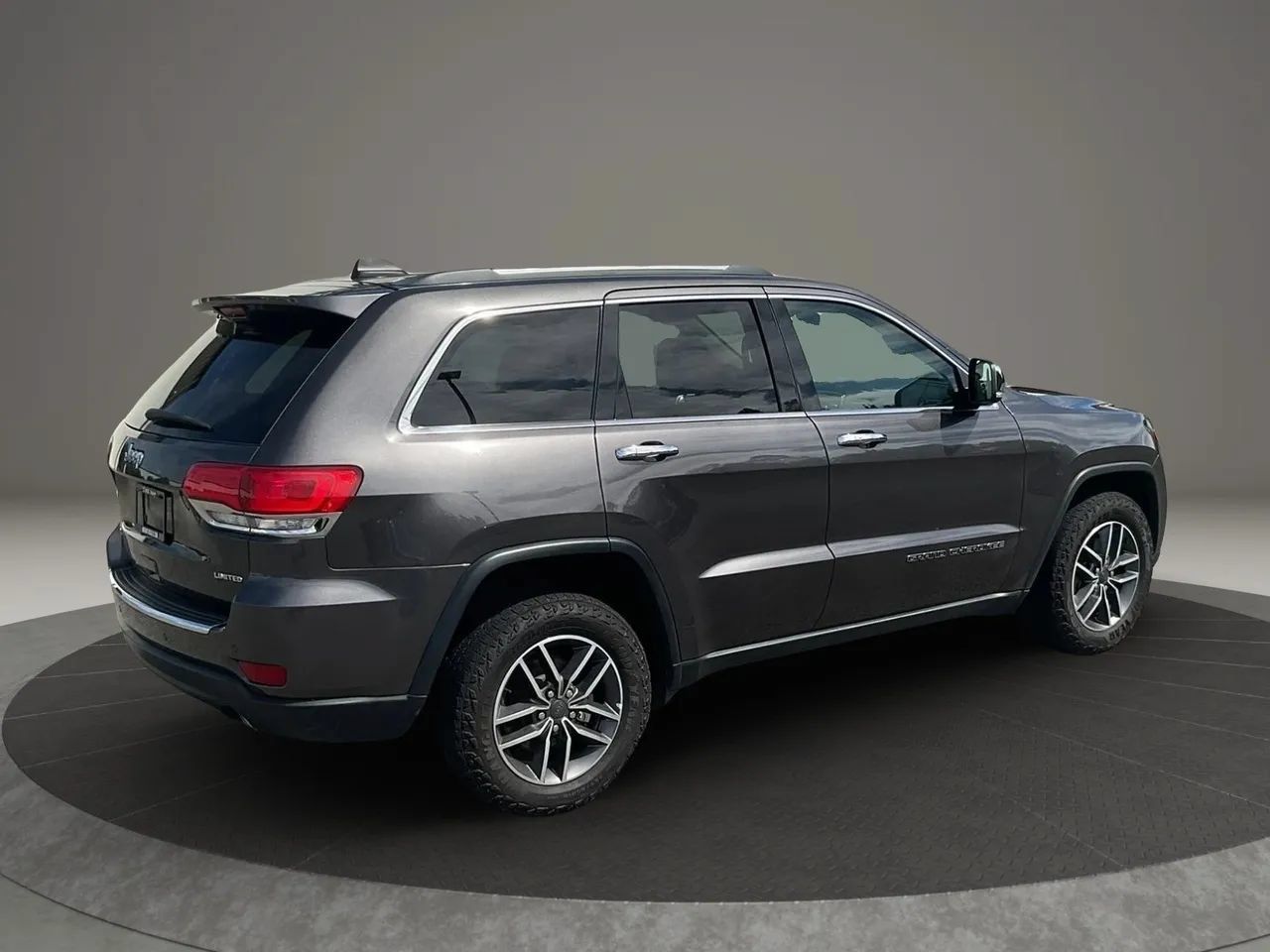 Used 2019 Jeep Grand Cherokee Limited AWD/4WD image 5