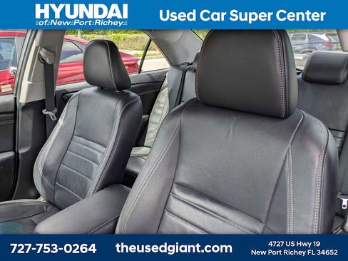 Used 2016 Toyota Camry XLE FWD image 3