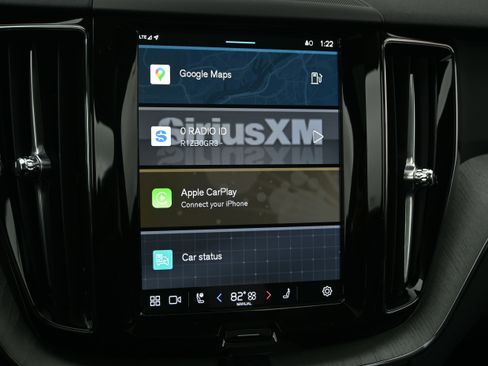 Used 2025 Volvo XC60 B5 Plus image 27