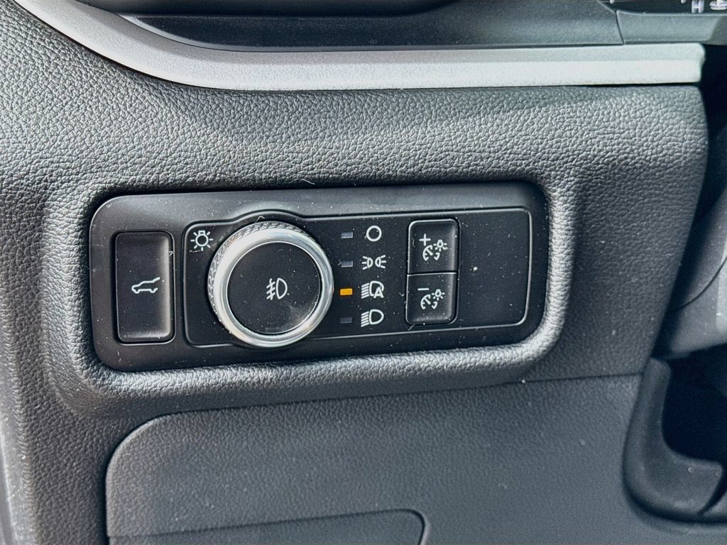 Used 2023 Ford Explorer XLT w/ Equipment Group 202A AWD/4WD image 10