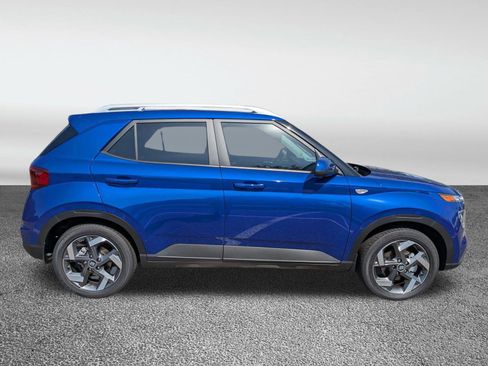 New 2025 Hyundai Venue SEL image 2