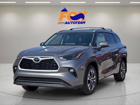 New 2026 Toyota Highlander XLE image 1