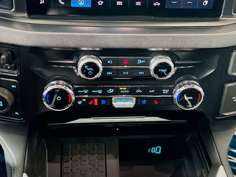 New 2026 Ford F250 Platinum w/ FX4 Off-Road Package image 9