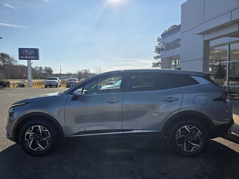 Used 2024 Kia Sportage LX image 8