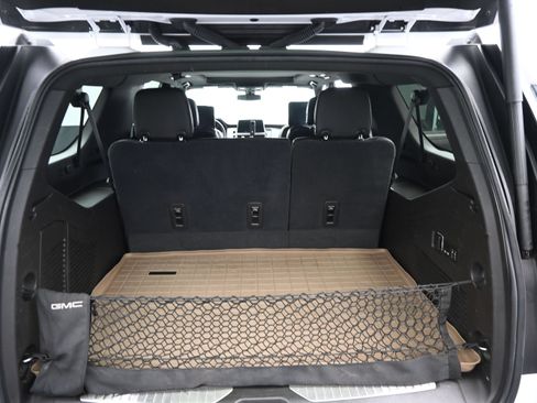 Used 2021 GMC Yukon XL AT4 w/ AT4 Premium Plus Package AWD/4WD image 14