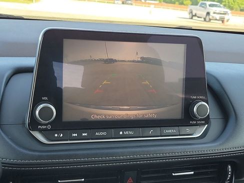 Used 2022 Nissan Rogue SV FWD image 16
