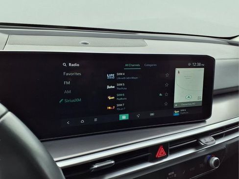 Used 2024 Kia Sorento S image 4