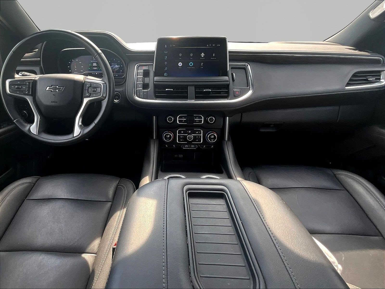 Used 2024 Chevrolet Suburban Z71 w/ Luxury Package AWD/4WD image 7