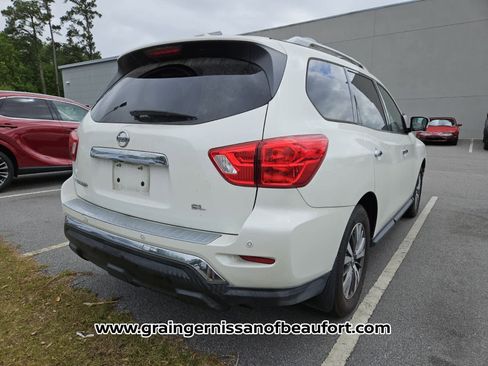 Used 2020 Nissan Pathfinder SL FWD image 10