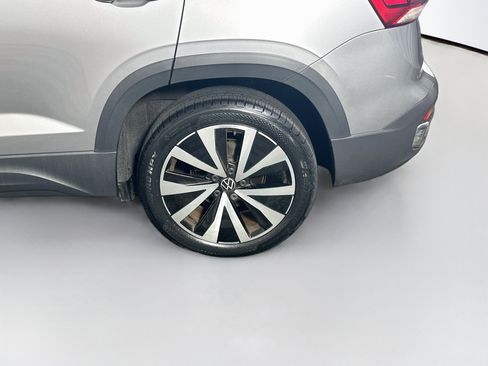 Used 2024 Volkswagen Taos SE FWD image 11