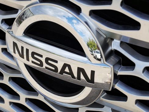 Used 2017 Nissan Titan SL RWD image 3