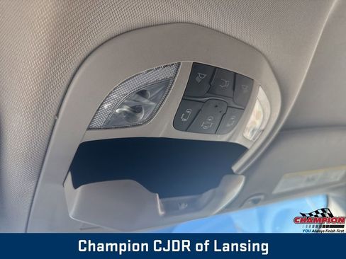 Used 2024 Chrysler Pacifica Touring-L image 33