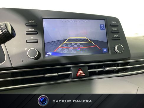 Used 2021 Hyundai Elantra SE FWD image 4