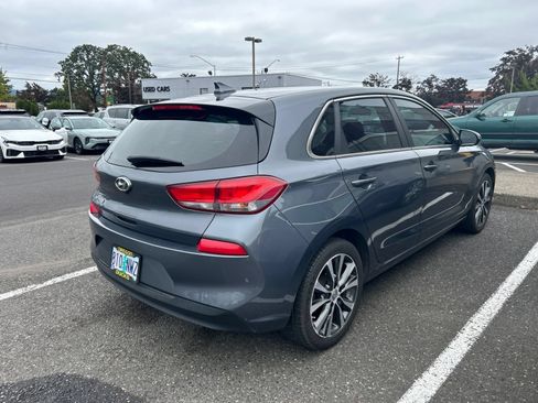 Used 2018 Hyundai Elantra GT FWD image 3