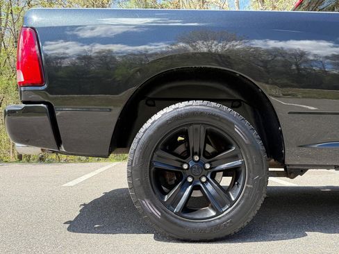 Used 2017 RAM 1500 Express AWD/4WD image 10