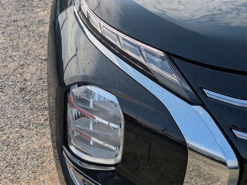 New 2025 Mitsubishi Outlander SEL image 9