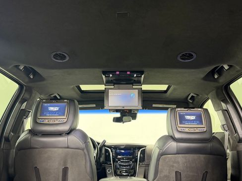 Used 2017 Cadillac Escalade Platinum AWD/4WD image 27