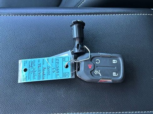 Used 2023 GMC Acadia SLT image 70