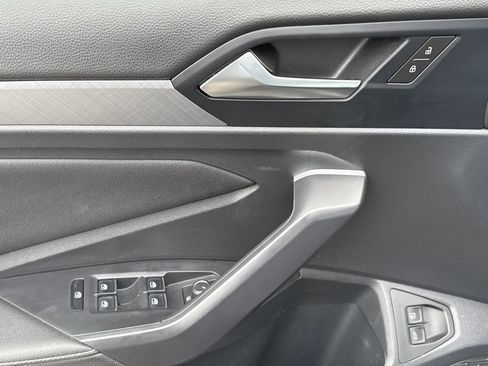 Used 2024 Volkswagen Jetta SE FWD image 23
