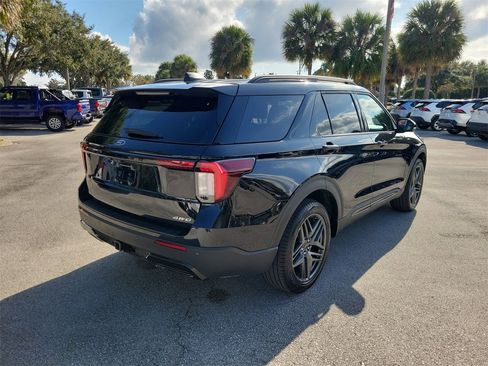Used 2025 Ford Explorer ST-Line w/ ST-Line Street Pack image 3