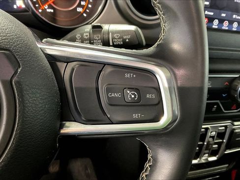 Used 2020 Jeep Wrangler Unlimited Sahara image 24