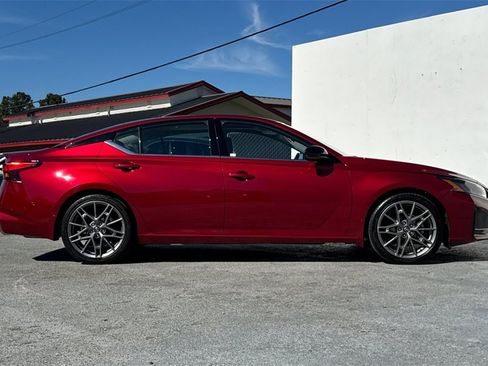 Certified 2023 Nissan Altima 2.0 SR image 3